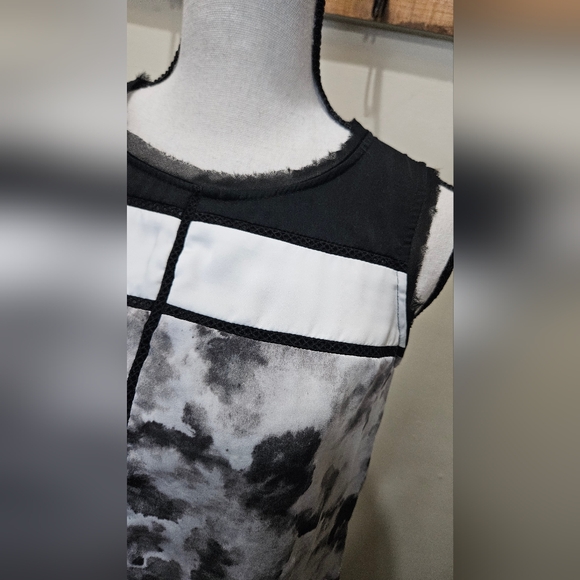 Simply Vera by Vera Wang Sleeveless Blouse - Picture 2 of 11